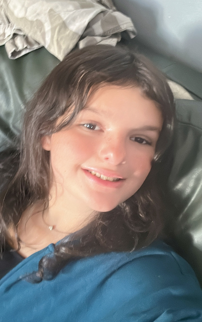 Gianna your art, dance and acro teacher. Gymnastics and art lessons for children, kids, teens.